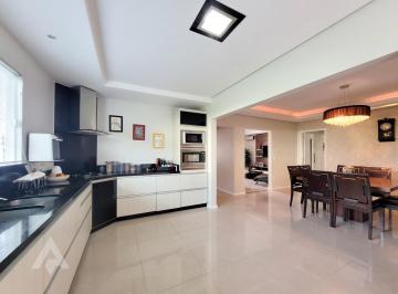 Casa · 198m² · 3 Quartos · 4 Vagas · Casa térrea à venda em terreno de 4.080 m², 3 dormitórios, área de festas e fácil acesso à BR-470.