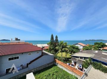 Casa · 215m² · 5 Quartos · 4 Vagas · Linda casa com 5 dormitórios à venda no Centro de Penha - A apenas 50 metros do mar!