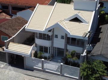 Casa · 350m² · 3 Quartos · 4 Vagas · Casa alto padrão de 3 suítes à venda por R$ 2.980,000,00 - Bairro Escola Agrícola - Blumenau/SC
