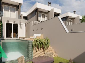 Casa · 208m² · 3 Quartos · 2 Vagas · Sobrado com 3 suítes, piscina no bairro Água Verde