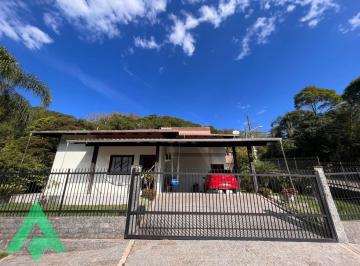 Casa · 150m² · 4 Quartos · 2 Vagas · Linda casa semi mobiliada à venda, no Bairro Velha Central!