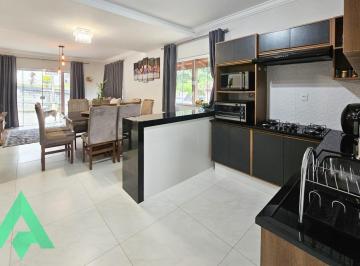 Casa · 196m² · 3 Quartos · 2 Vagas · Casa com 3 dormitórios no bairro Escola Agrícola