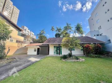 Casa · 110m² · 3 Quartos · 1 Vaga · Casa à venda com amplo terreno e excelente localização no bairro Escola Agrícola!
