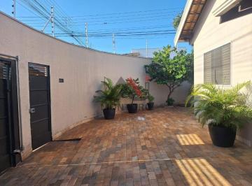 Casa · 137m² · 2 Quartos · 3 Vagas · Casa Padrão em Araraquara