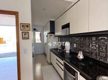 d3ef0ab6302c2afe8f8ed1b55f5ea69c3bbb76d1 · casa térrea em cond. fechado c/ 3 quartos (1 suíte) com ar condicionado.
