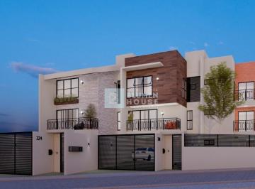 Casa · 202m² · 3 Quartos · 4 Vagas · Sobrado triplex de alto padrão no bairro Escola Agrícola!