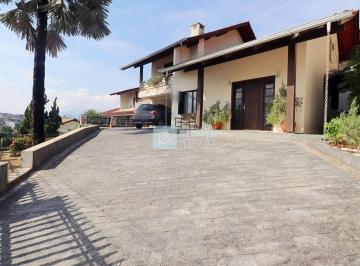 Casa · 243m² · 3 Quartos · 2 Vagas · Ampla casa com 3 dormitórios sendo 1 suíte com closet no bairro Fortaleza!
