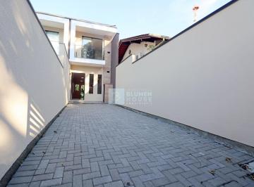 Casa · 97m² · 2 Quartos · 2 Vagas · Sobrado com 2 suítes no bairro Água Verde!