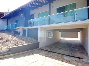 Casa · 140m² · 3 Quartos · 3 Vagas · Ampla casa com piscina no bairro Fortaleza!