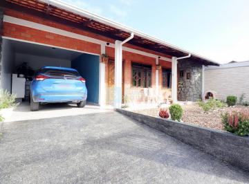 Casa · 180m² · 3 Quartos · 2 Vagas · Casa com amplo terreno no bairro Itoupavazinha!