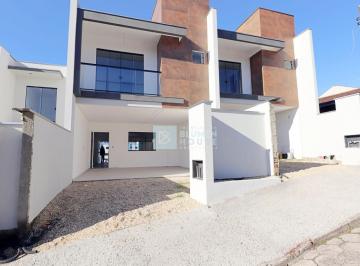 Casa · 3 Quartos · 2 Vagas · Amplo sobrado no bairro Água Verde!