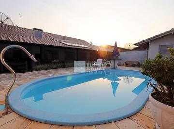 Casa · 185m² · 3 Quartos · 2 Vagas · Ampla casa térrea com piscina no bairro Rio Morto, Indaial!