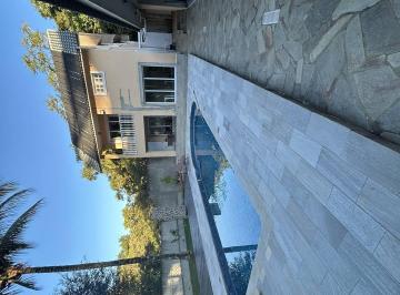 Casa de 5 quartos, Arujá · Casa à Venda com Piscina e Edícula no Arujazinho 123 Confira!