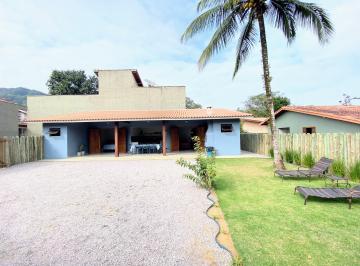 Casa de 2 quartos, Ubatuba · Localizado em um amplo terreno à beira mar da charmosa Praia do Lázaro.