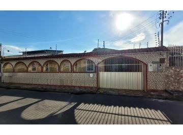 Casa · 300m² · 3 Quartos · 2 Vagas · "Casa dos Sonhos em Alvorada: Conforto e Praticidade"