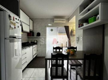 Apartamento · 2 Quartos · 1 Vaga · Apartamento com 2 quartos e ampla área externa e na frente