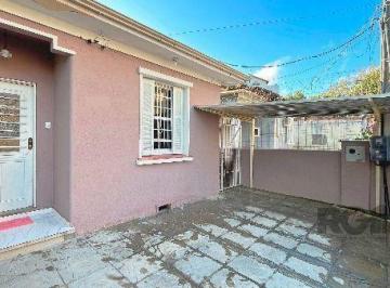 Casa · 288m² · 3 Quartos · 1 Vaga · Casa em Porto Alegre, no bairro Medianeira, com 3 dormitório(s), e 3 banheiros, à venda.