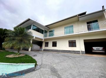 Casa · 116m² · 5 Quartos · 2 Vagas · casa com 2 pavimentos, servindo também como 2 moradias, espaçoso pátio na frente e nos fundos