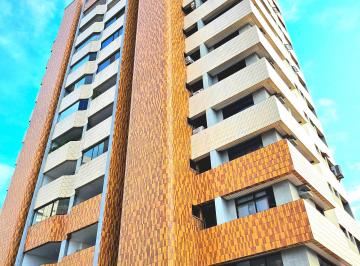 Apartamento de 4 quartos, Fortaleza · Apartamento no Guararapes com 3 suítes + escritório + 3 vagas