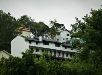 Casa · 600m² · 2 Quartos · 8 Vagas · Casa em Centro