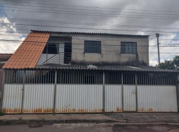 Casa de 6 quartos, Santa Maria · Vende Sobrado com 3 moradias na QR 313 conjunto “H” em Santa Maria DF.