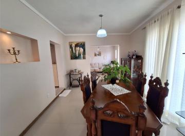 Imagem Principal · Sobrado com 4 quartos, 3 casas, excelente para Renda