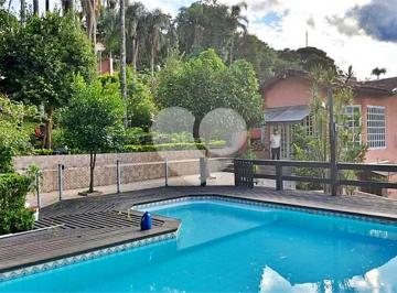 Casa · 310m² · 6 Quartos · 4 Vagas · Condomínio com 6 quartos à venda em Cumbari - SP