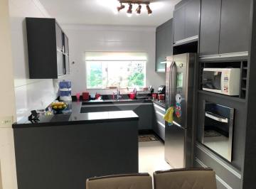 Casa · 380m² · 3 Quartos · 3 Vagas · Sobrado com 3 quartos à venda em Barreiro - SP