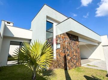 Casa · 350m² · 3 Quartos · 2 Vagas · Casa com suíte/closet + 2 quartos na Estrada Nova