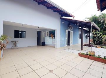 Casa · 174m² · 3 Quartos · 2 Vagas · Casa no bairro Fortaleza!