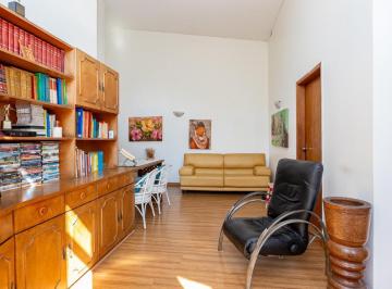 64b09f8d-5a9b-4f2f-b3f2-f11c343aed68 · Versátil casa para venda em Vila Santana com 3 quartos, sendo 3 suítes, 182m²