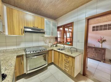 679326_i7ZM3w_67932667c0a97425cd2.jpg · Casa com área privativa 259m², 6 quartos, sendo 1 suíte, 5 banheiros, 8 vagas de garagem.