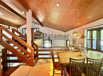 Casa · 473m² · 3 Quartos · 8 Vagas · CASA TÉRREA AVARANDADA ESTILO CAMPO.