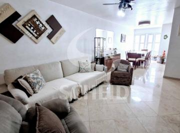 Casa · 147m² · 3 Quartos · 2 Vagas · Sobrado á Venda em Santo Amaro com 147m², 3 quartos sendo 1 suíte, 2 vagas.