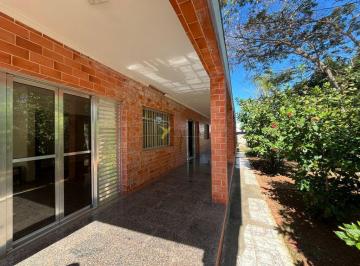 agn32og2odzknzfmotu3ngy1_md · Casa à venda (construída em 3 terrenos) - Cerquilho