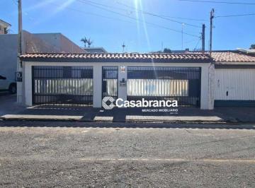 ee81a08b1d104dcd523946bbdb25c2face665865 · Casa para locação com 5 quartos, 2 suítes ,quintal com piscina, edícula e 4 vagas de garagem na Zona