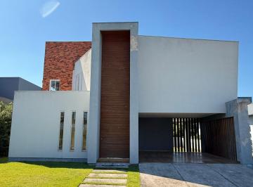 Casa · 285m² · 3 Quartos · Casa em Condomínio Fechado - 1a Linha