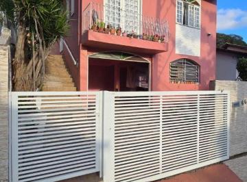 31b3aee788e8c50794cb1ca30ee2be64fdabb132 · Casa com 3 quartos à venda no Centro de Florianópolis/SC.
