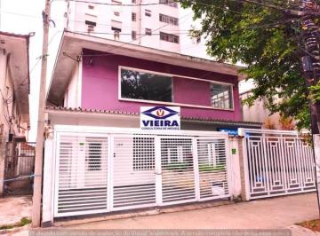 Casa · 121m² · 3 Quartos · 2 Vagas · Casa Residencial Sobreposta alta para locação com suíte e garagem