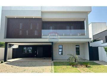 Casa · 350m² · 3 Quartos · 4 Vagas · "Encante-se com Sua Nova Casa em Alphaville Nova Esplanada 3