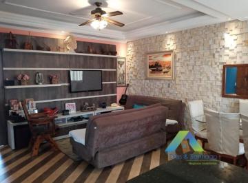 Casa · 190m² · 6 Quartos · 2 Vagas · Sobrado com 4 dormitorios e 2 vagas