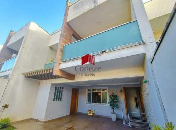 Casa · 210m² · 3 Quartos · 2 Vagas · Sobrado com 210m² 3 quartos, à venda, no bairro Pedro Moro em São José dos Pinhais