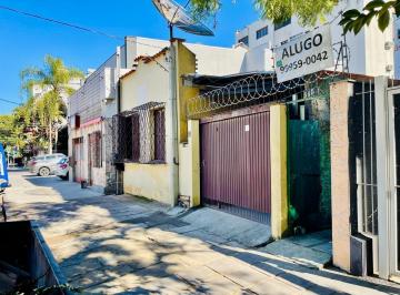 Casa · 150m² · 1 Quarto · 1 Vaga · Casa Comercial Triplex de 150m² para Alugar