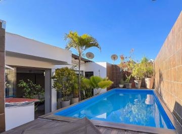 Apartamento · 252m² · 2 Quartos · 3 Vagas · VENDA - COBERTURA DE 252M2 E ELEVADOR NO RIO VERMELHO