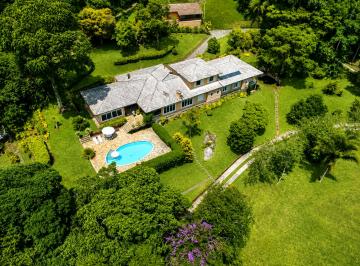 Casa de 6 quartos, Petrópolis · Lindo sítio cercado pela natureza no Cuiabá