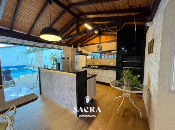 Casa de 4 quartos, Águas Claras · Casa escriturada com habite-se 4 suítes, piscina e churrasqueira em Arniqueiras