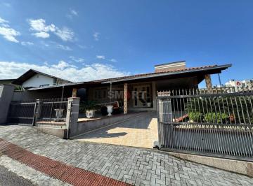 Casa · 140m² · 3 Quartos · 4 Vagas · Casa com 1 Suíte + 2 Quartos a Venda no São Luís