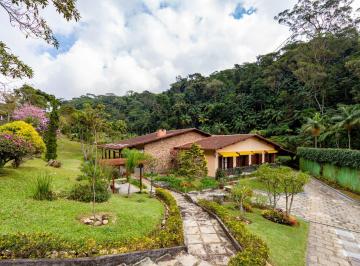 Casa · 447m² · 4 Quartos · 2 Vagas · Casa com 4 quartos em condomínio no Comary, Teresópolis.