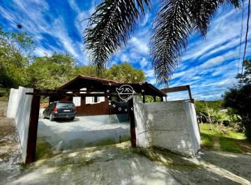 Casa · 120m² · 4 Quartos · 3 Vagas · Casa com Piscina e Vista para a Lagoa – 4 Dormitórios em Paulo Lopes