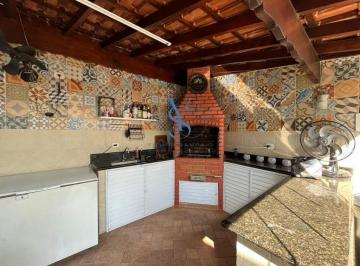 Foto 01 · Casa em Santos - Macuco: 4 quartos, 1 suíte, 1 sala, 2 banheiros, 2 vagas, 150m²